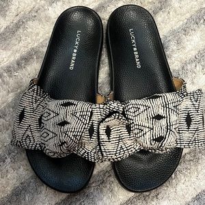 LikeNew Lucky Brand slides